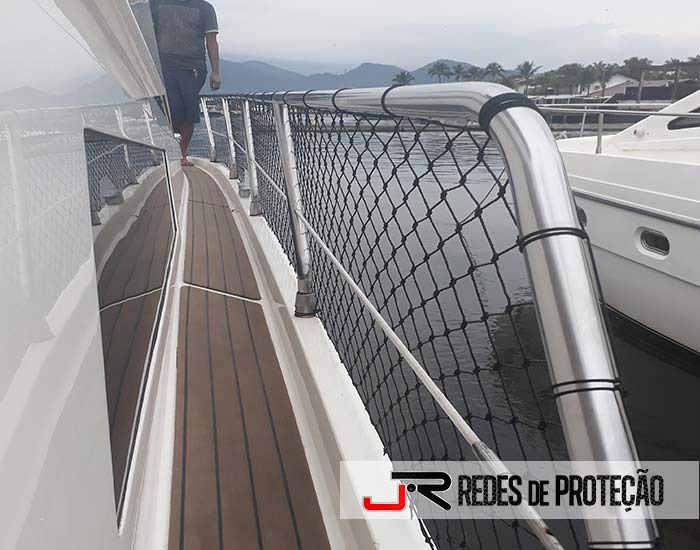 Lanchas com Redes de Proteção