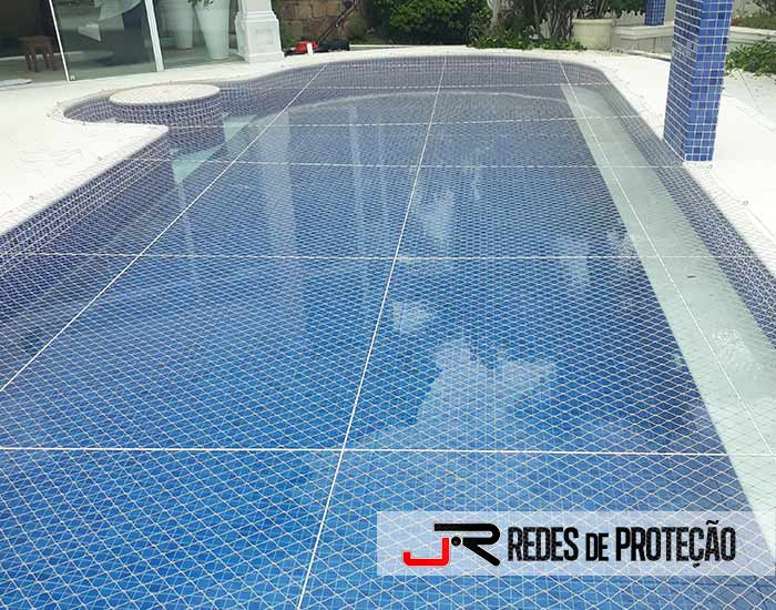 Piscinas com Redes de Proteção